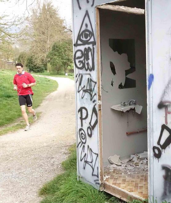 Degrado e pericoli al Parco della Rana 
