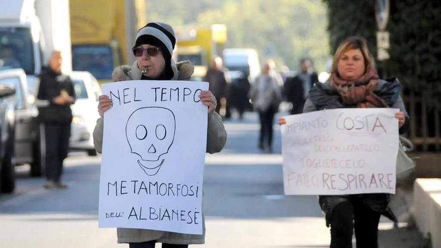 Rifiuti, faccia a faccia tra albianesi e Regione «Chiudete la Costa»