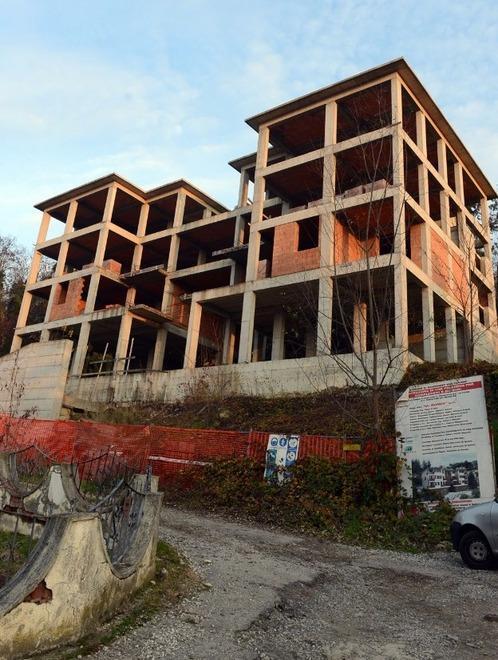 A Savignano c’è l’ecomostro abbandonato