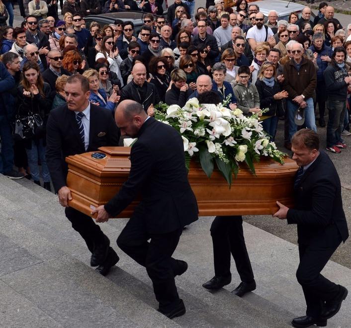 Modena, In trecento per l’addio a Manuela Messori morta in tangenziale