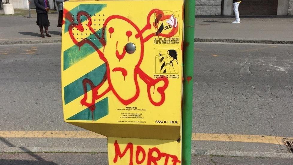 «Ripulite il nostro quartiere dai murales»