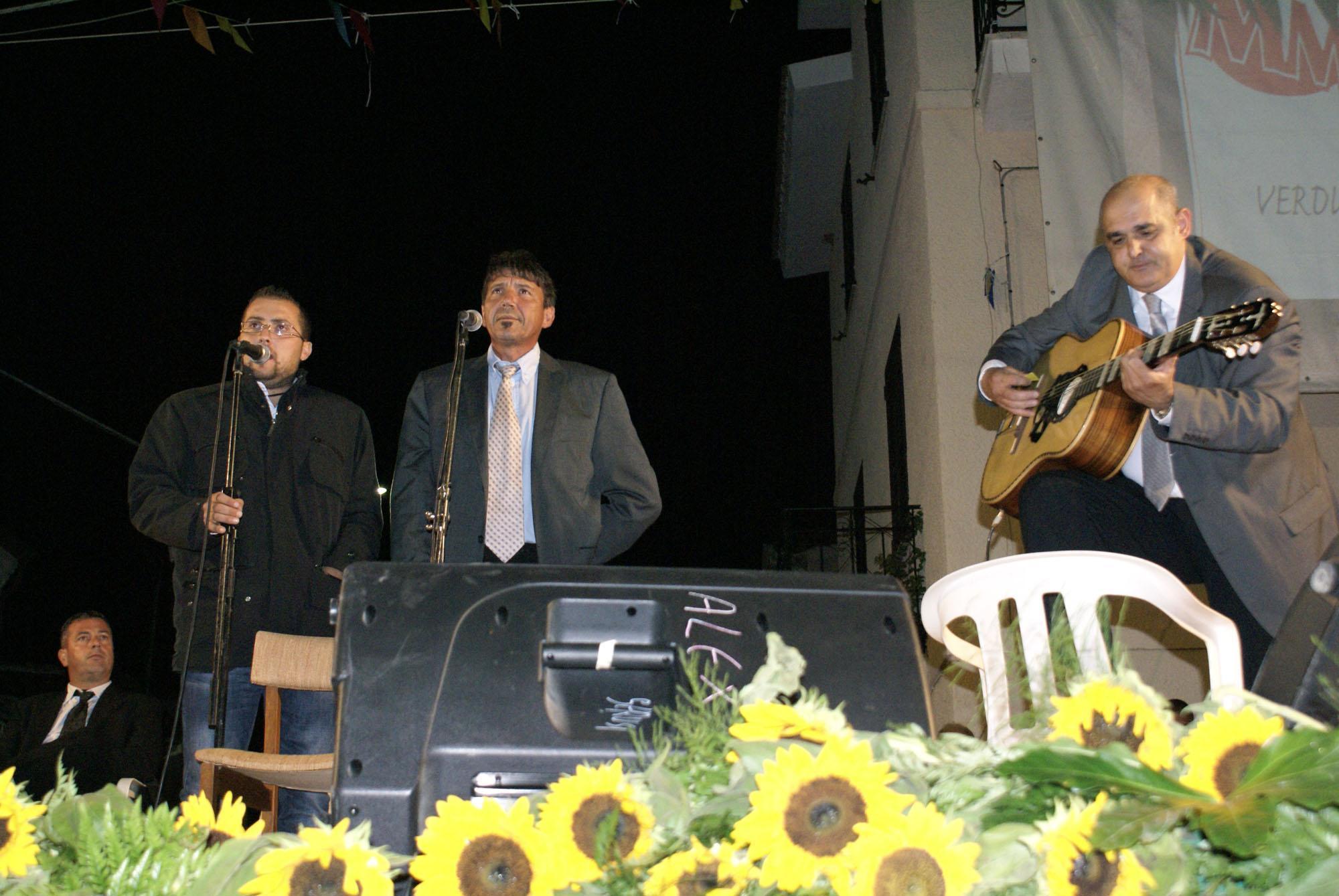 Una gara di canto a chitarra