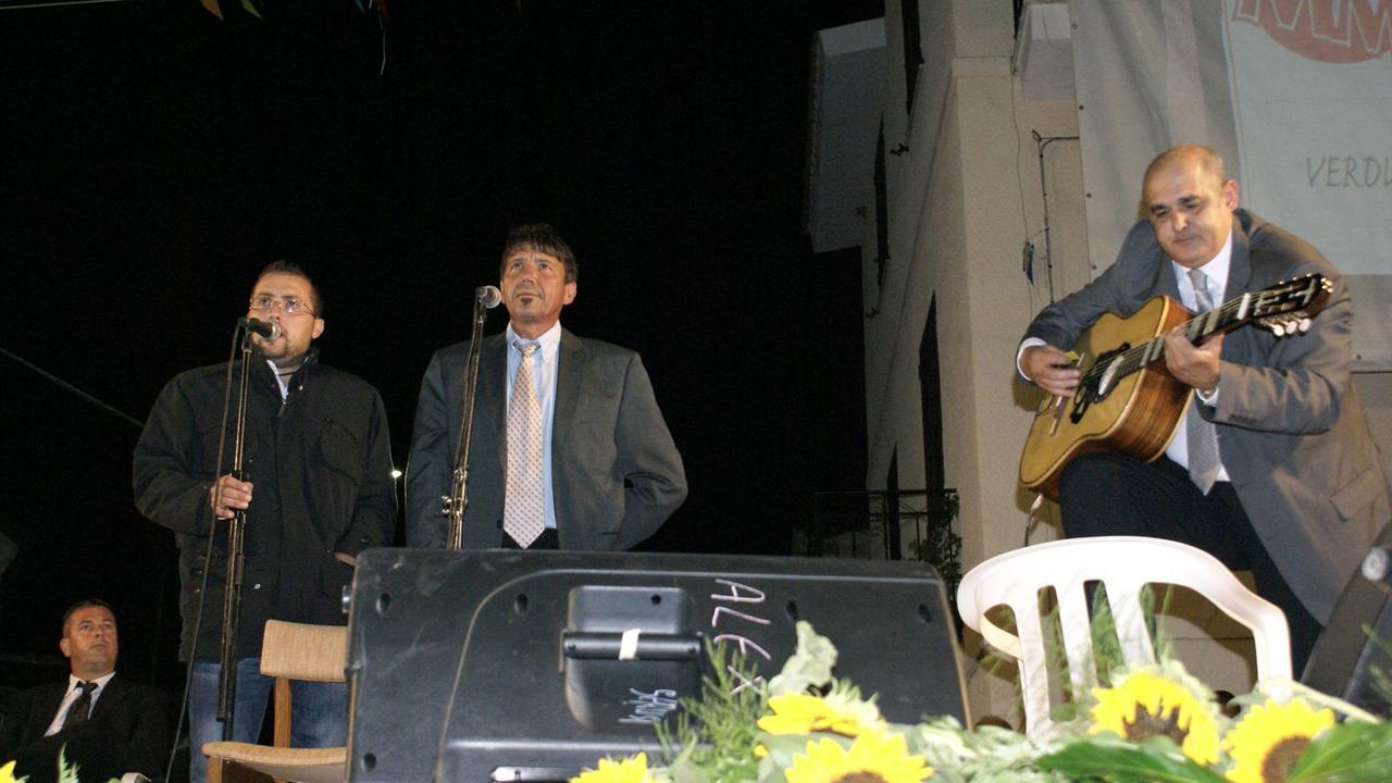 Una gara di canto a chitarra