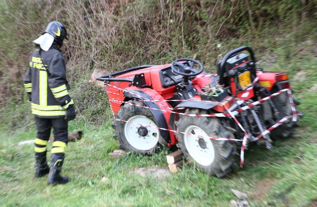 Il trattore dopo l'infortunio mortale