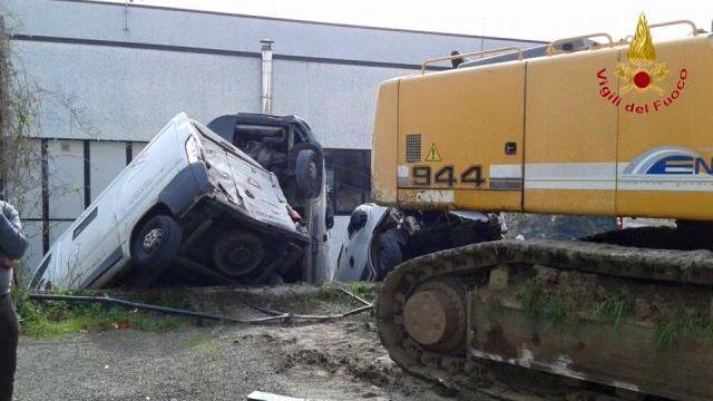 Commando di 20 banditi assalta un caveau: sparatoria con i carabinieri