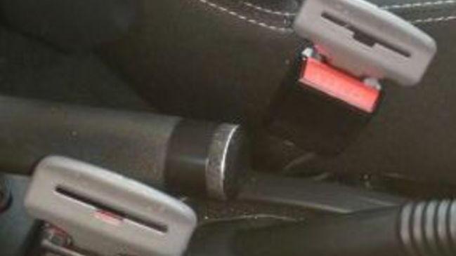 Finale, il trucco dei vigili urbani con la cintura di sicurezza