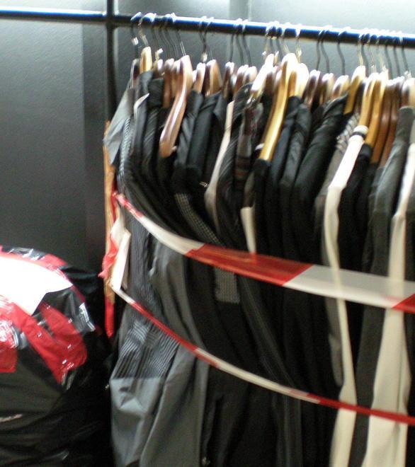 Sequestrati 600 vestiti