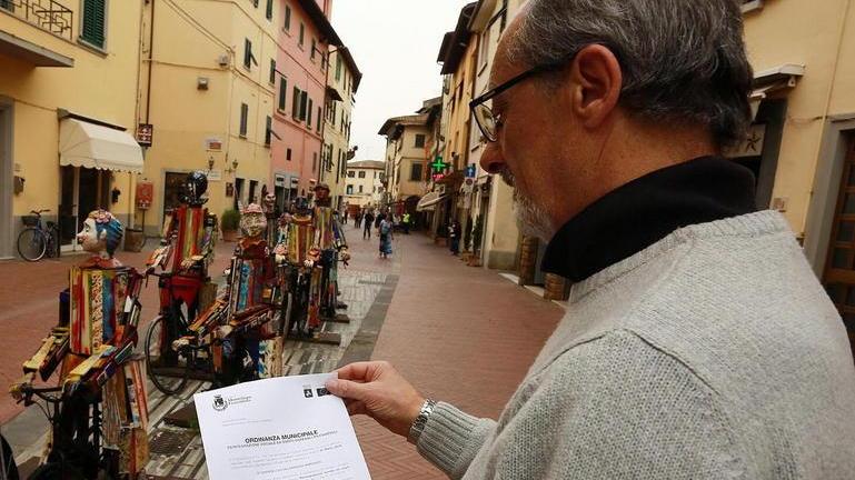 «Dovete sfamare gli ex internati» lo scherzo manda in tilt Montelupo