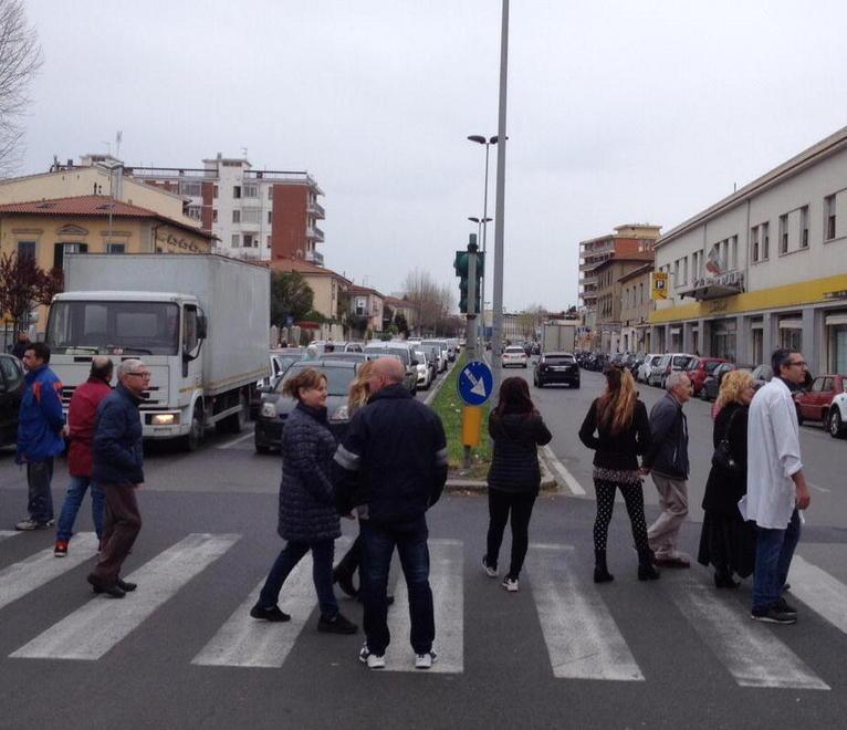 Scoppia la protesta, sull’Aurelia è il caos 