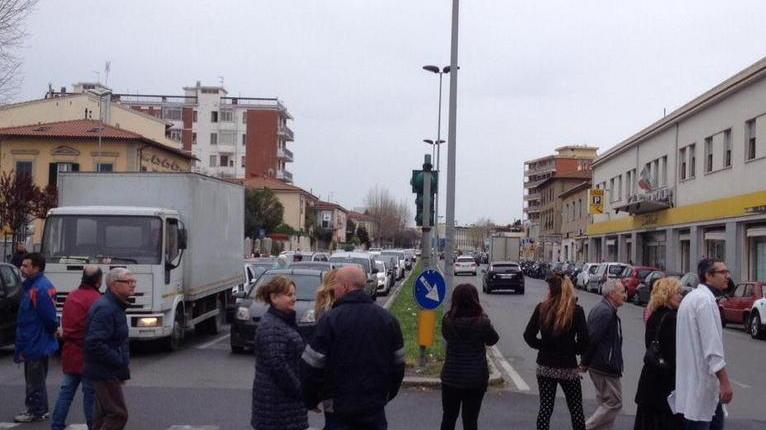 Scoppia la protesta, sull’Aurelia è il caos