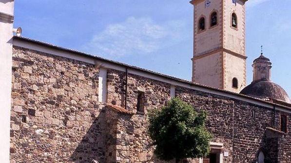 Fedeli in pellegrinaggio fino alla porta santa di Galtellì