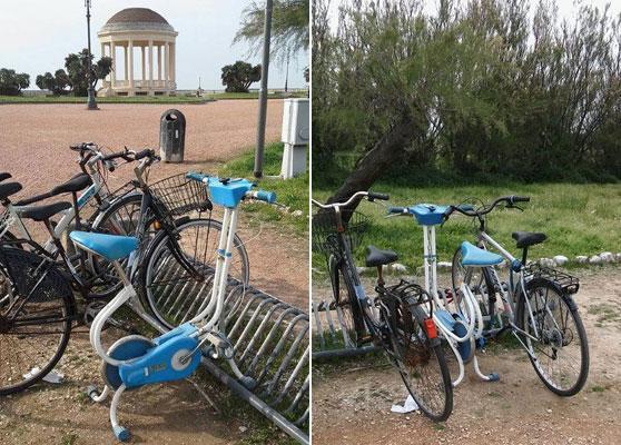 Una cyclette parcheggiata alla Terrazza: scherzo tutto livornese