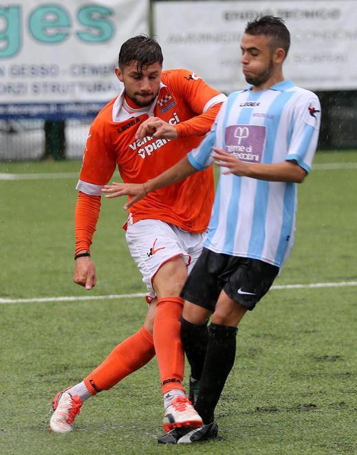 Pasini in maglia arancione