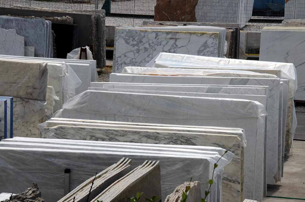 Utili record nel marmo, ma soltanto per i “big”
