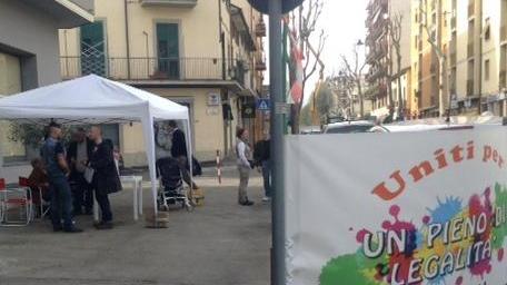 Un gazebo per chiedere sicurezza