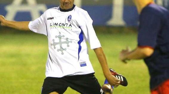 L’ex capitano del Pisa Paolo Andreotti gioca... dalla Curva