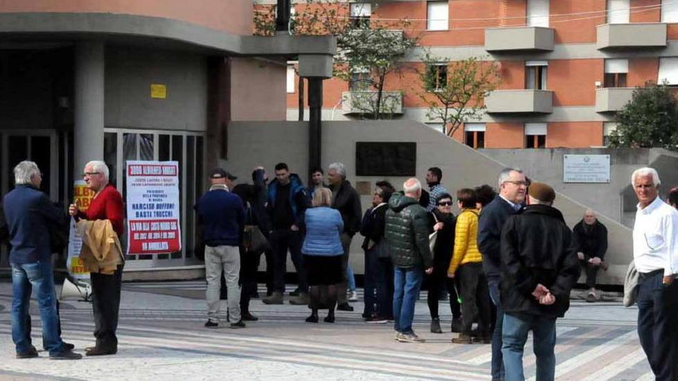 I “no Costa” protestano al Tar e in Regione