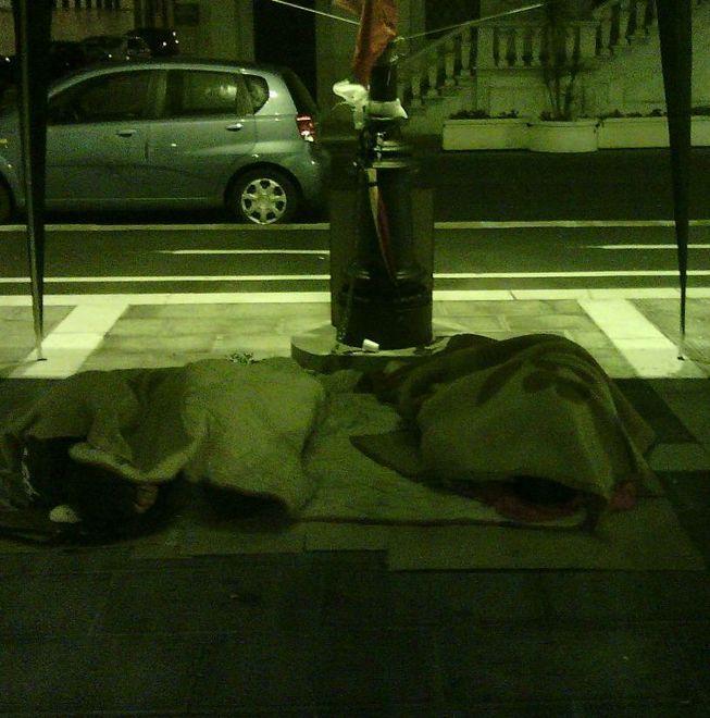 Due notti davanti al Municipio la protesta di quattro disoccupati 