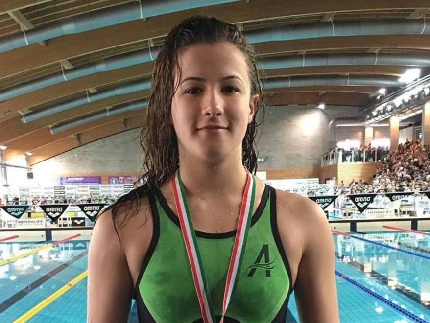 Giorgia Meloni nuota nell’oro ai Criteria giovanili 
