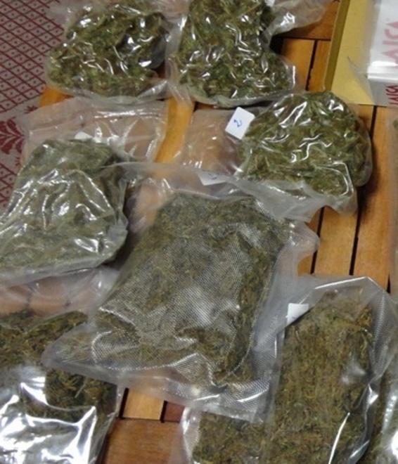 Quattro chili di marijuana, arrestato
