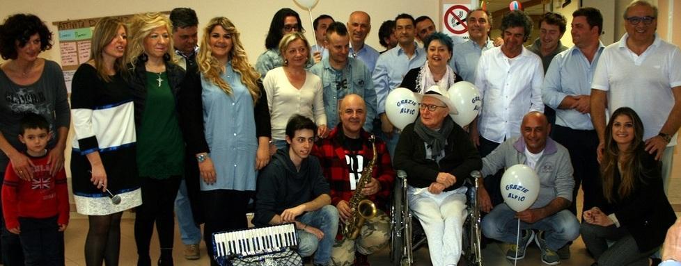 Un gruppo di fan ha incontrato il mitico Alfio