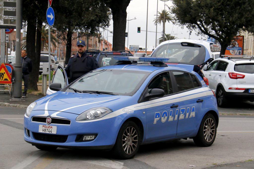 Una volante della polizia 