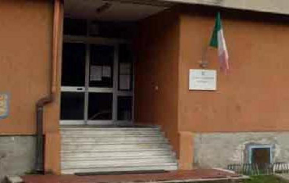 Carrara, ladri di merendine alla media Taliercio 