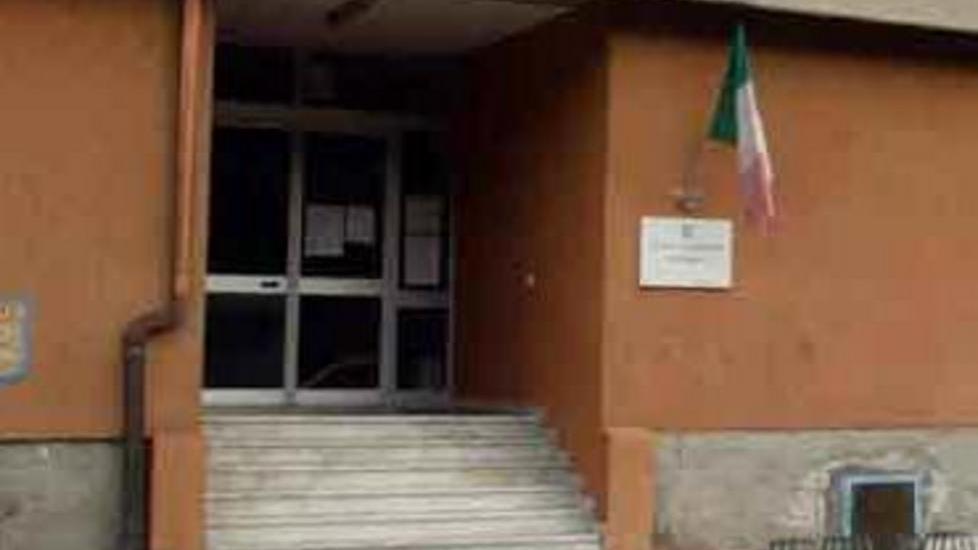 Carrara, ladri di merendine alla media Taliercio
