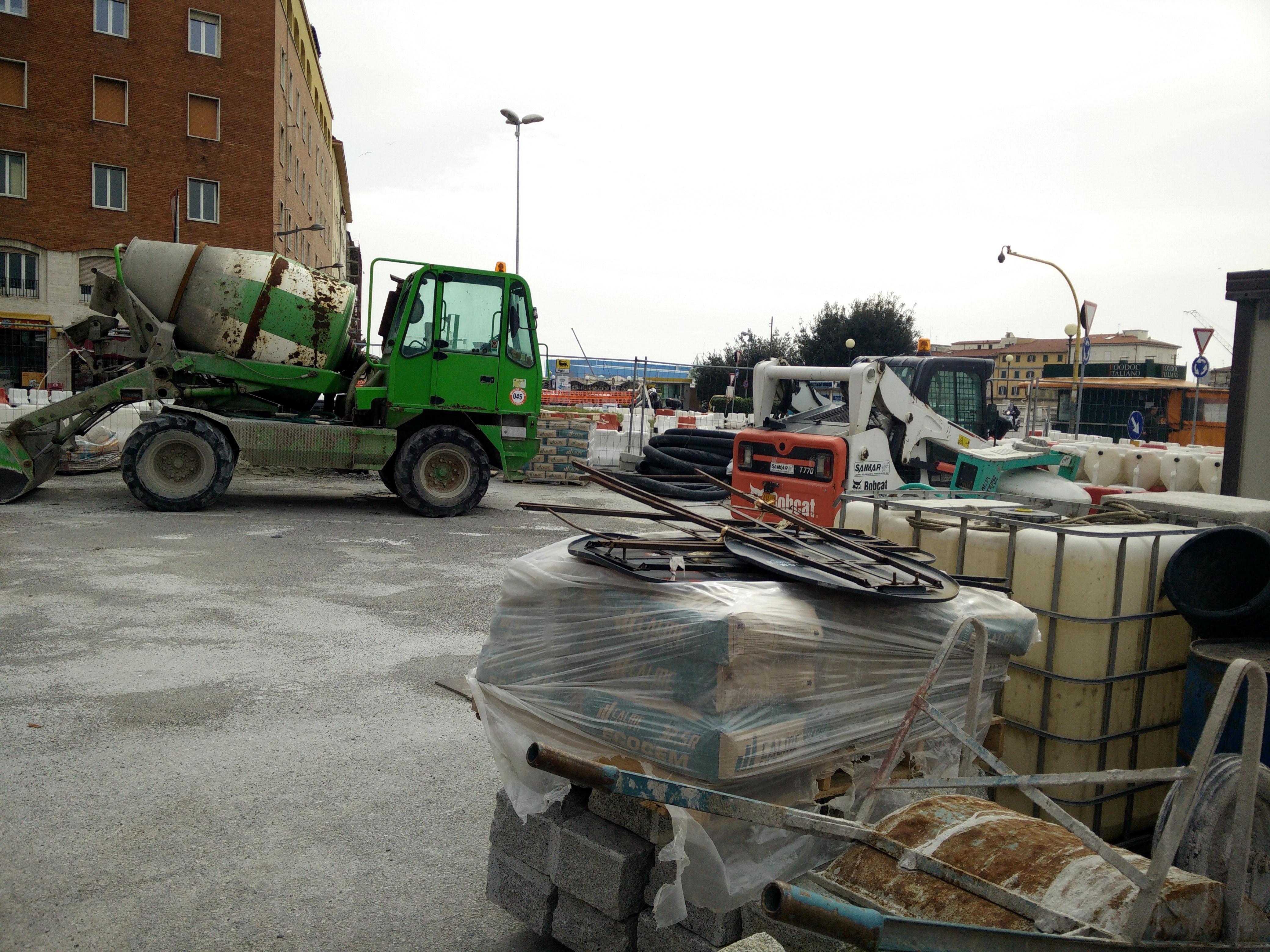 Abbellire la rotatoria di piazza Micheli senza spese per il Comune: il bando