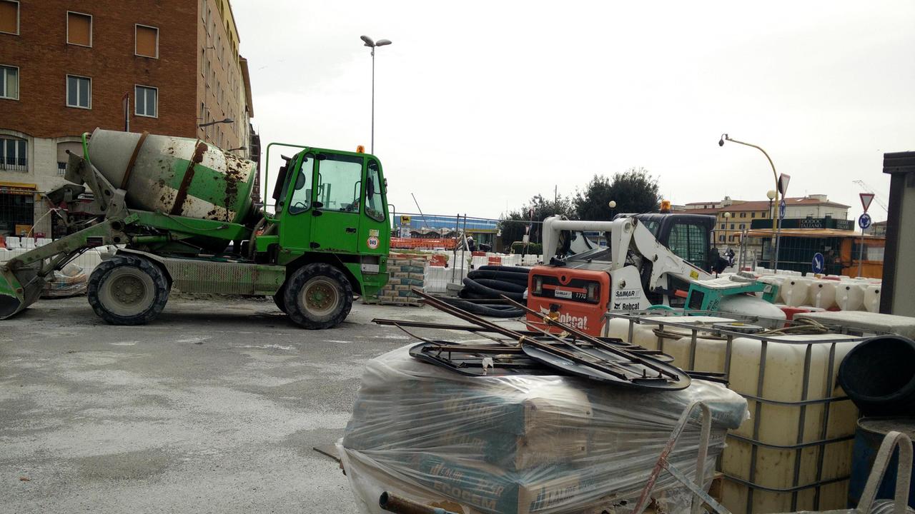 Abbellire la rotatoria di piazza Micheli senza spese per il Comune: il bando
