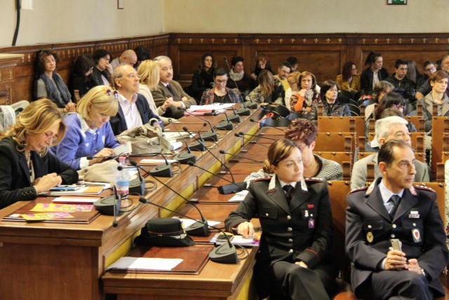 Il convegno sulle tossicodipendenze nella sala consiliare del Comune di Prato
