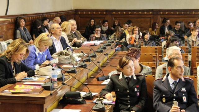 Il convegno sulle tossicodipendenze nella sala consiliare del Comune di Prato