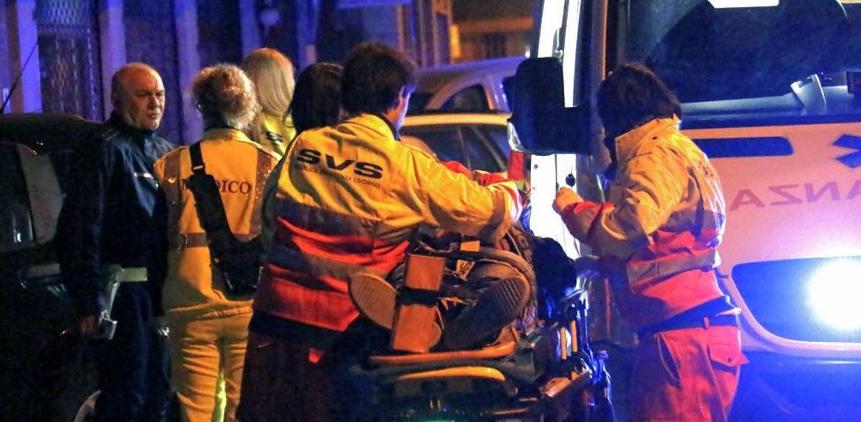 Le ambulanze Svs soccorrono i tre feriti nell'incidente in via Lopez (Marzi Pentafoto)