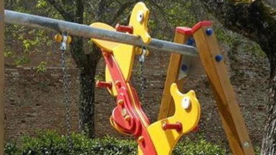 Danneggiato un gioco per bambini