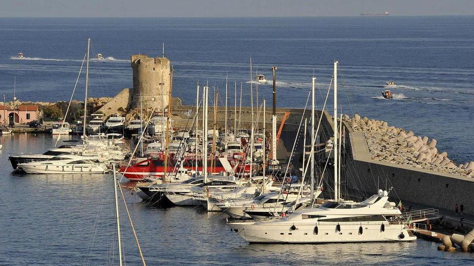 Porto, i servizi restano al Cantiere di Mola