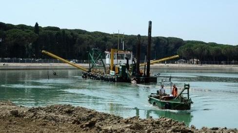 Sabbia dalla foce del fiume oggi inizia la bonifica