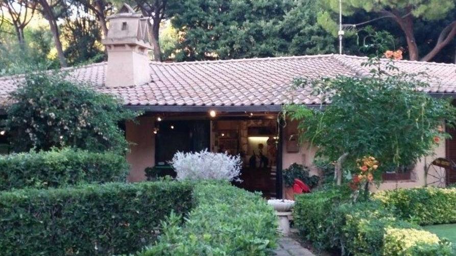 Ruba 700 euro in monete in un ristorante