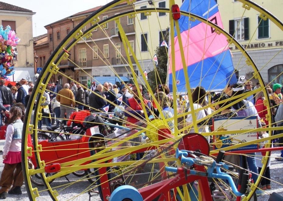 Codigoro con le maschere lancia la mobilità sostenibile