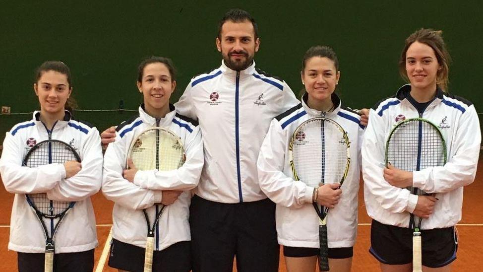 Tennis A2, Albinea subito ko