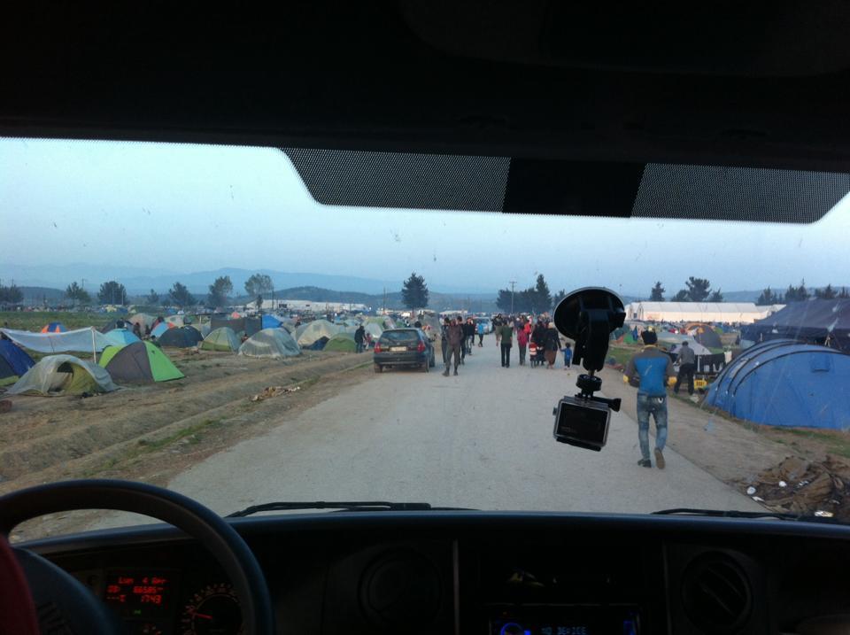 L'arrivo del camion di aiuti a Idomeni