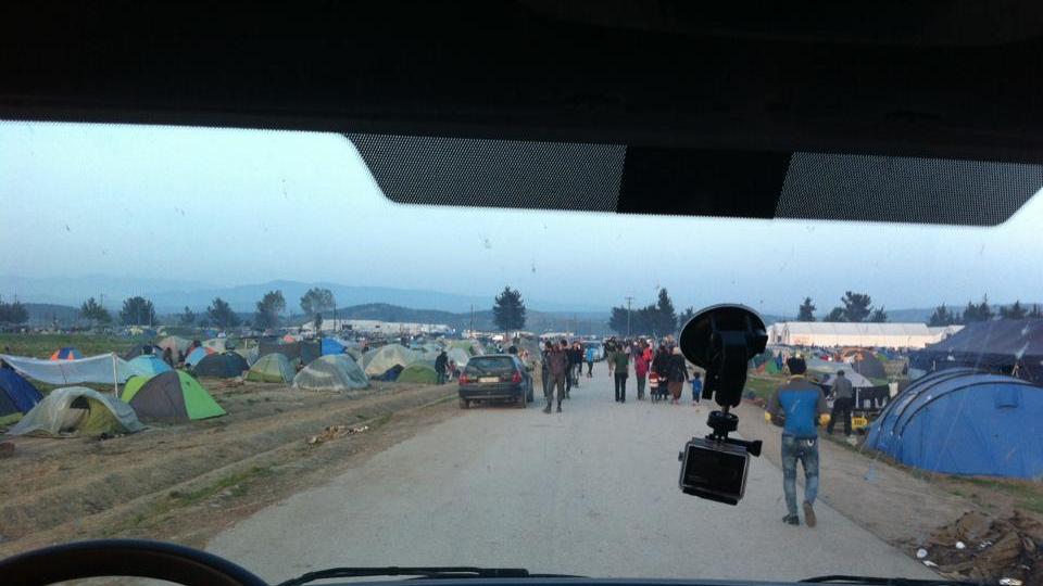 L'arrivo del camion di aiuti a Idomeni