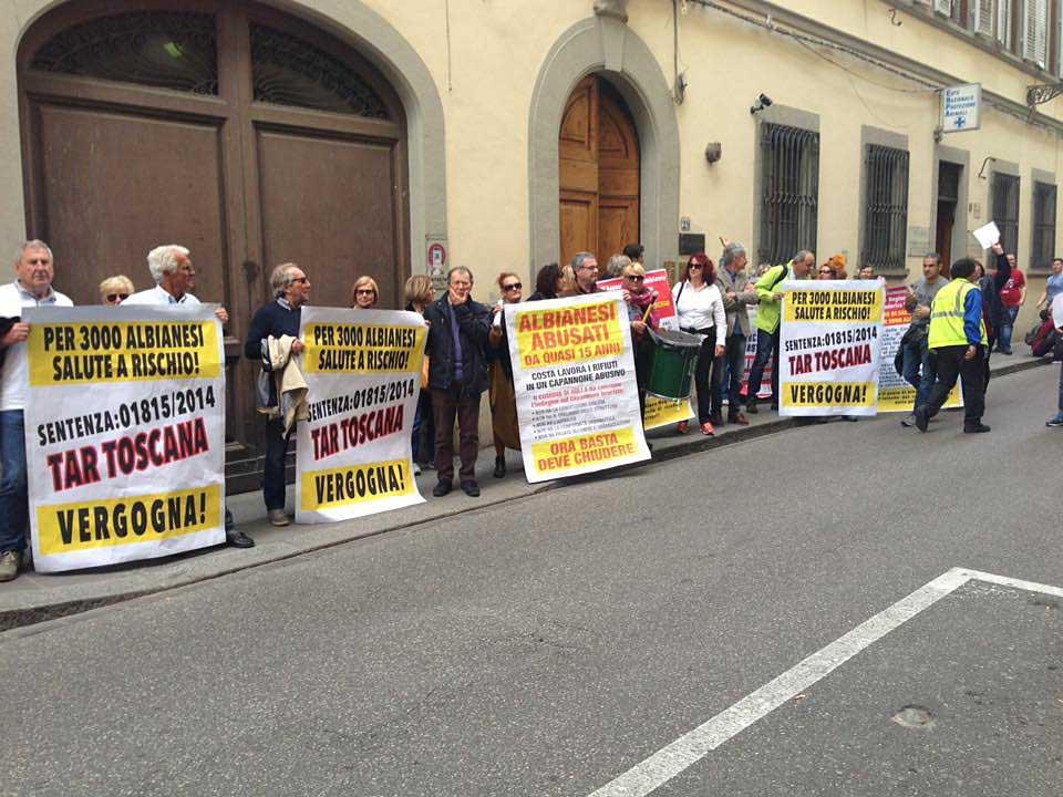 Un momento della protesta degli albianesi a Firenze