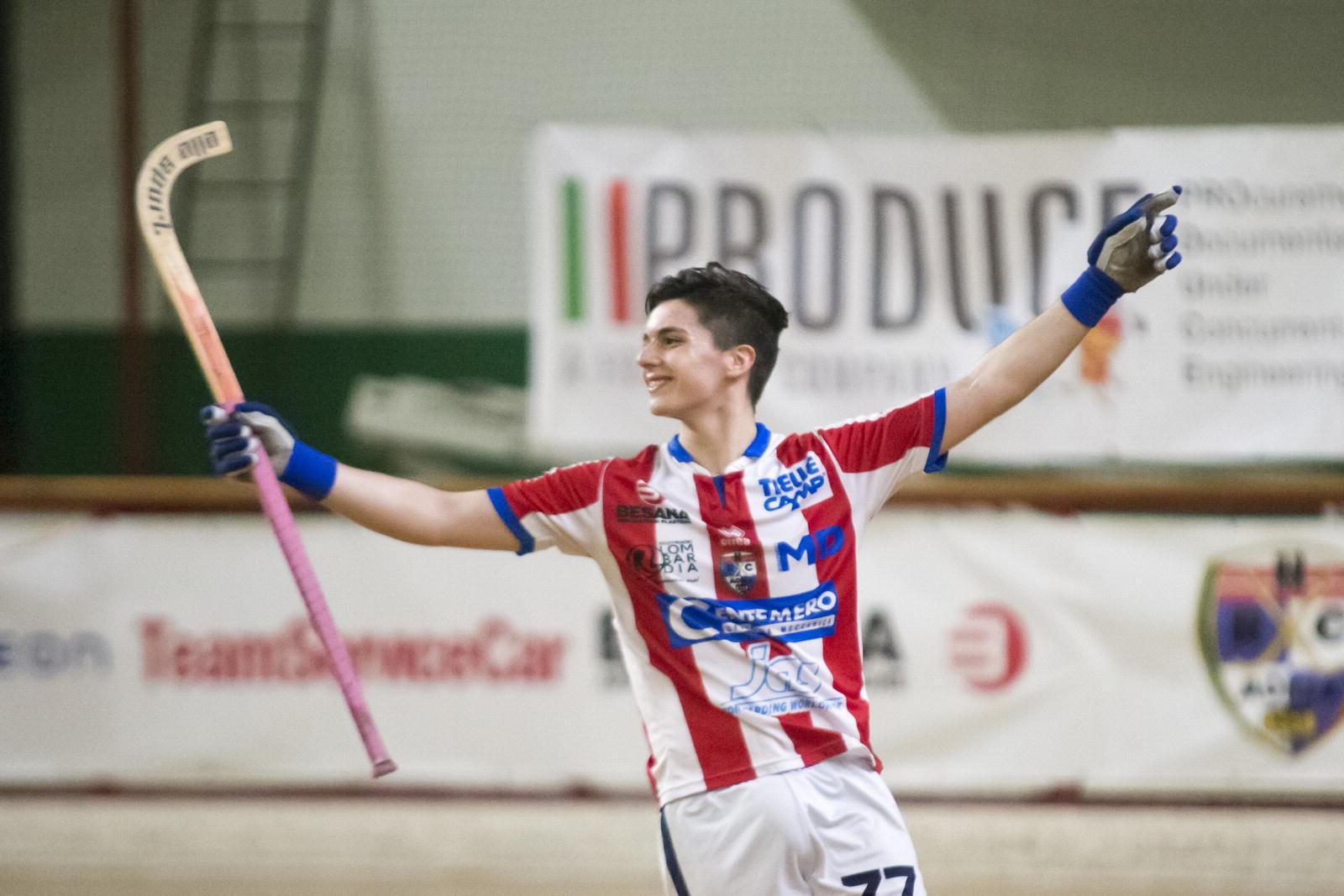 L'esultanza del Monza dopo un gol al Forte dei Marmi (foto Gabriele Baldi)