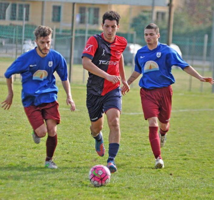 Il derby si tinge di rossoblù Cecina in scia del Roselle 