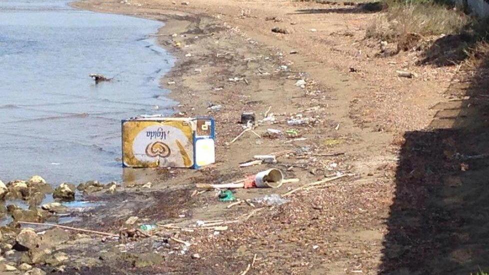 La Giannella e Feniglia invase di rifiuti (e frigo)