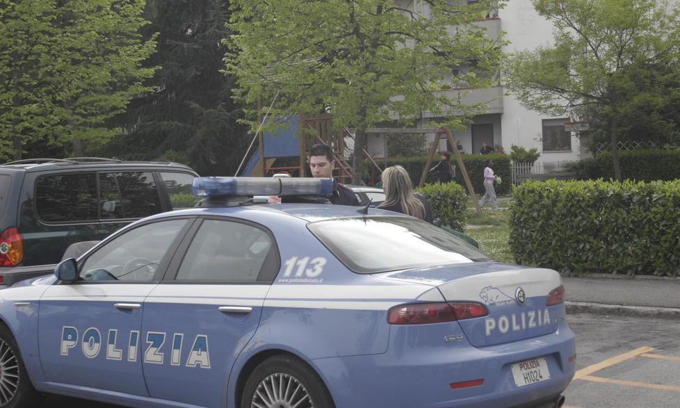 Botte e insulti per il cane senza guinzaglio