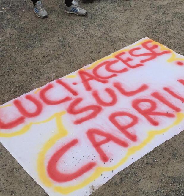 Strappati e portati via gli striscioni pro Caprilli 