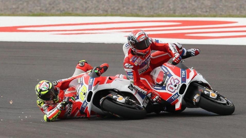MotoGp, la Ducati: Iannone ha fatto un disastro
