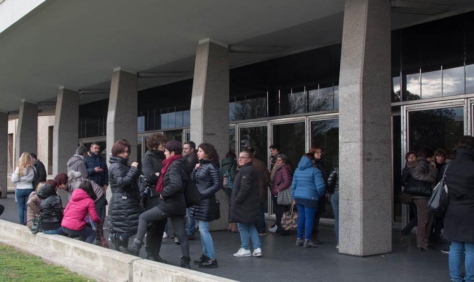 I lavoratori Aias senza stipendio: ci accamperemo sotto la Regione