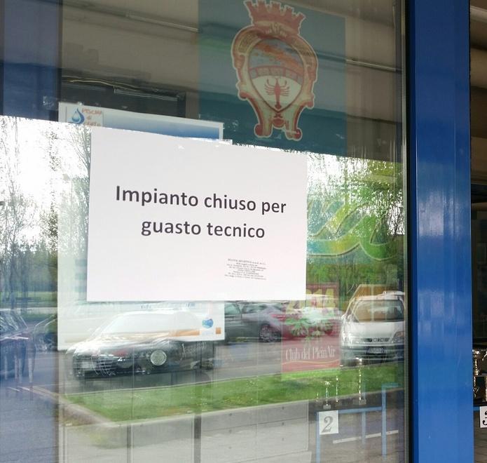 Esalazioni in piscina, in sette all’ospedale 